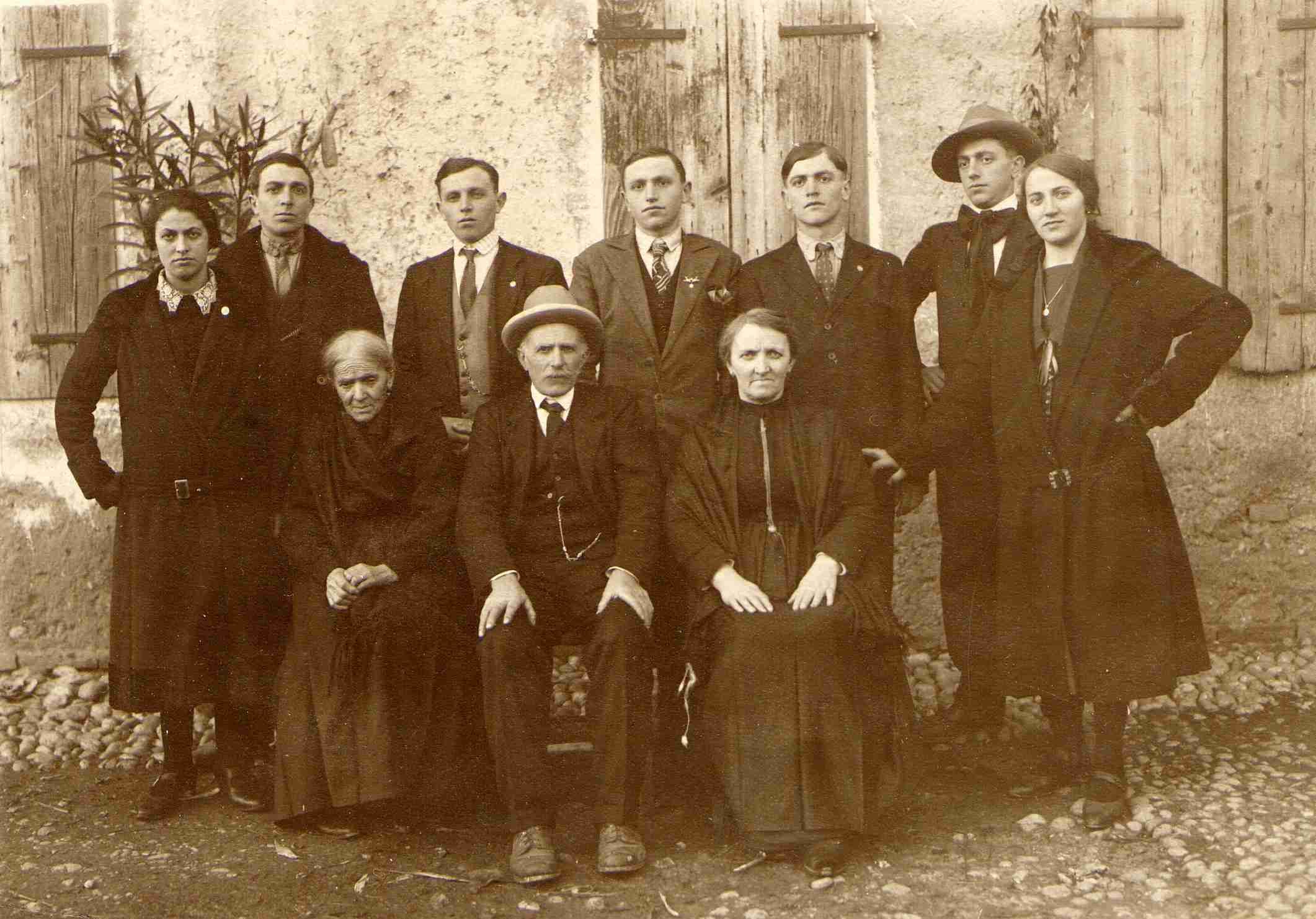 Vincenzi Carlo fam 1930 mamma Genovese w